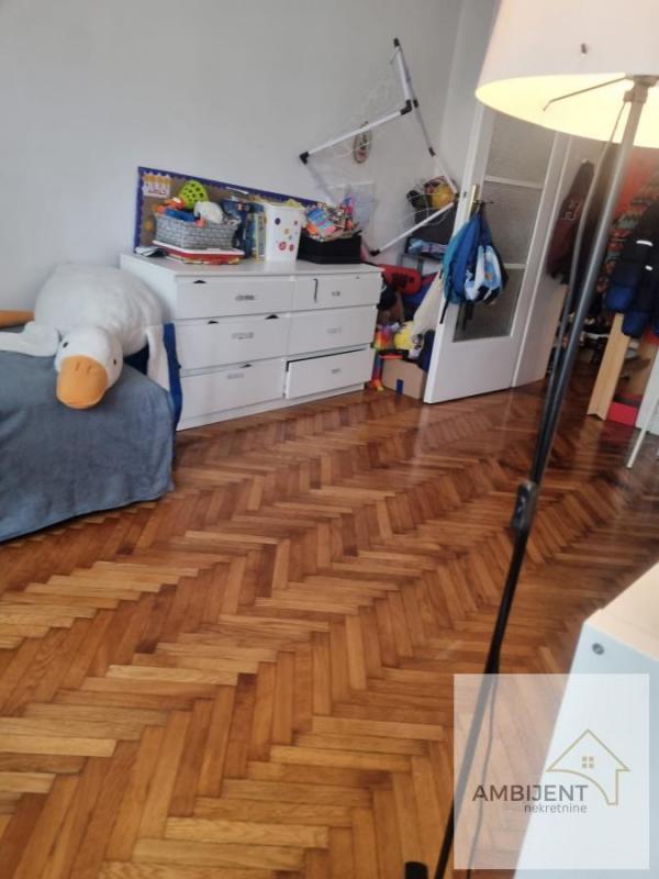 Stan na prodaju u Beogradu, Obilićev venac, trosoban, 66m2, cena 350000 evra