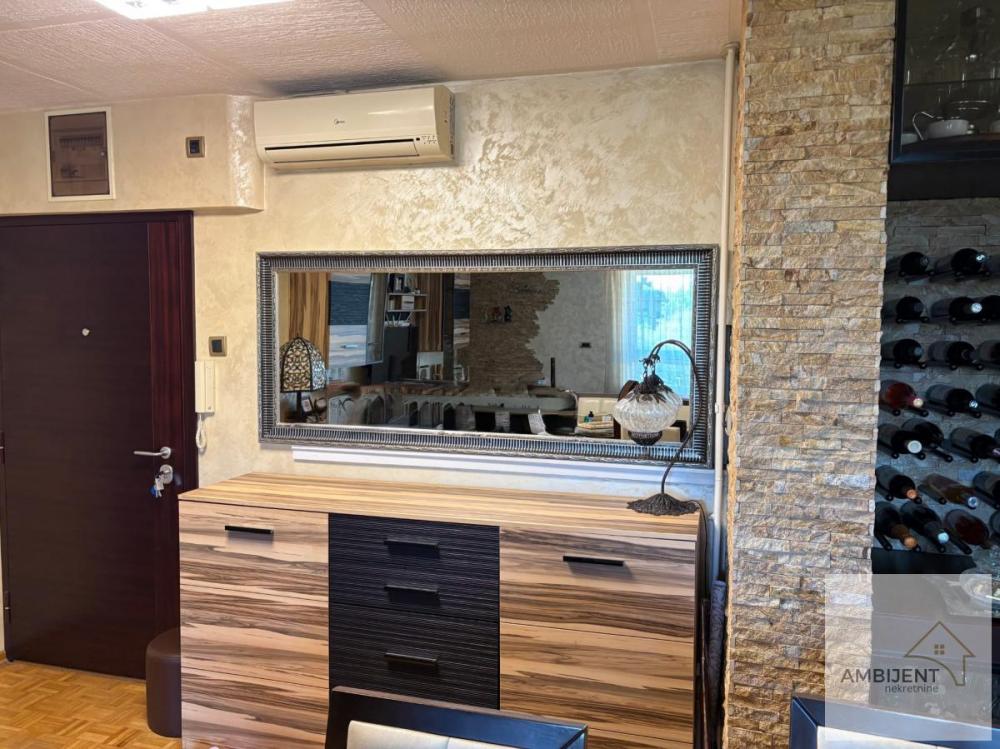 Stan na prodaju u Beogradu, Nova Galenika, troiposoban, 73m2, cena 235000 evra