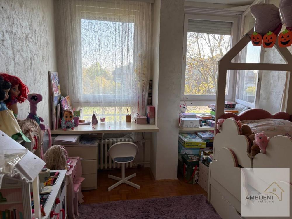 Stan na prodaju u Beogradu, Nova Galenika, troiposoban, 73m2, cena 235000 evra