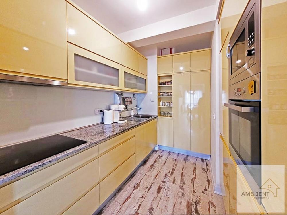 Stan na prodaju u Beogradu, Banjica, trosoban, 90m2, cena 319000 evra
