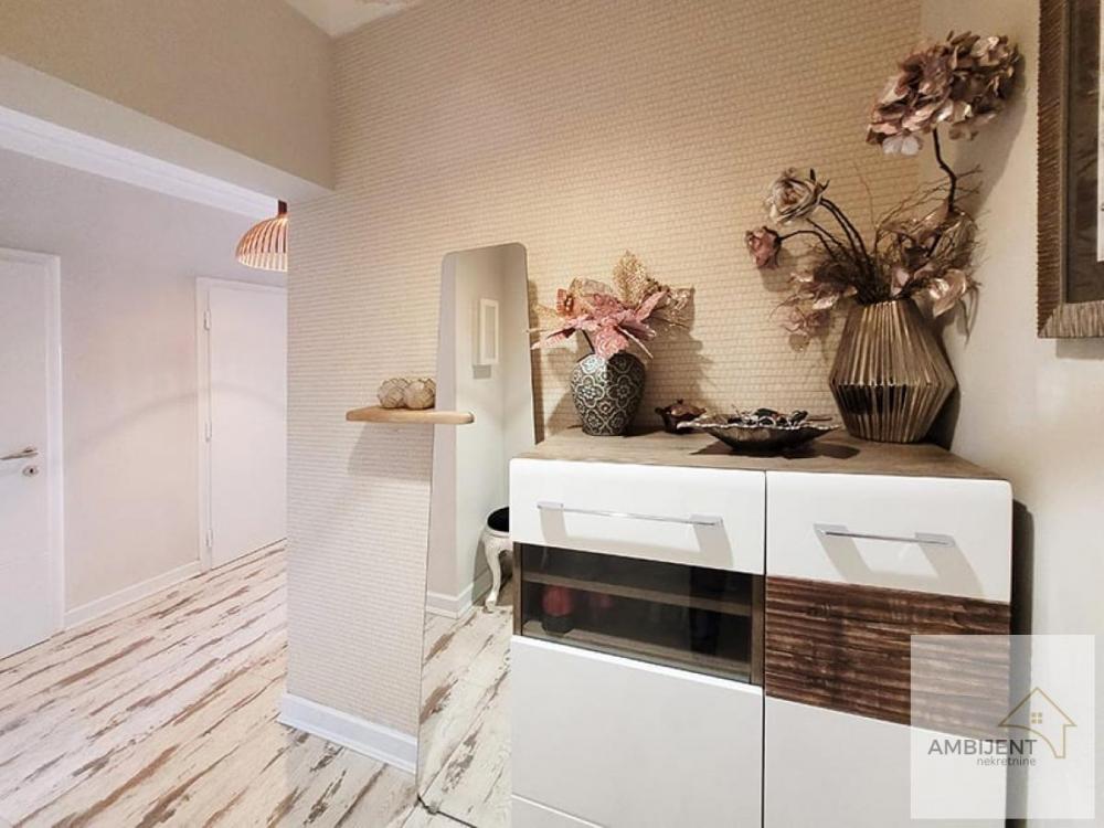 Stan na prodaju u Beogradu, Banjica, trosoban, 90m2, cena 319000 evra