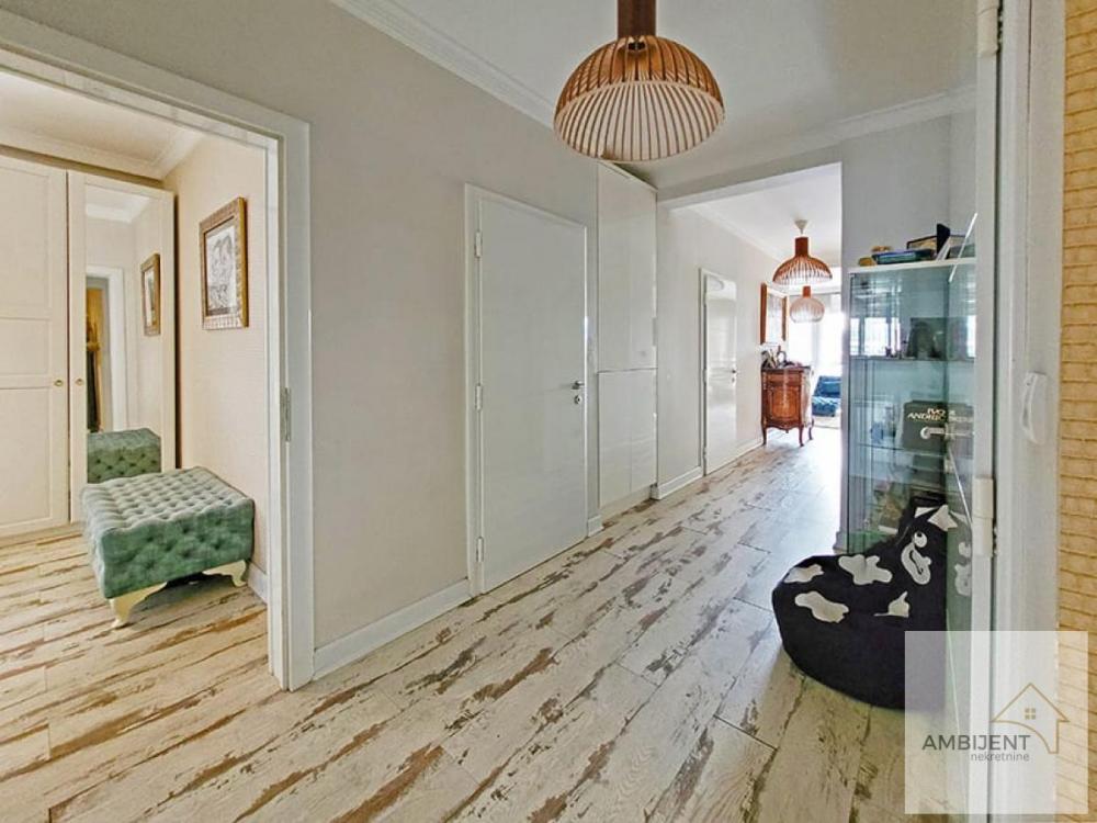 Stan na prodaju u Beogradu, Banjica, trosoban, 90m2, cena 319000 evra