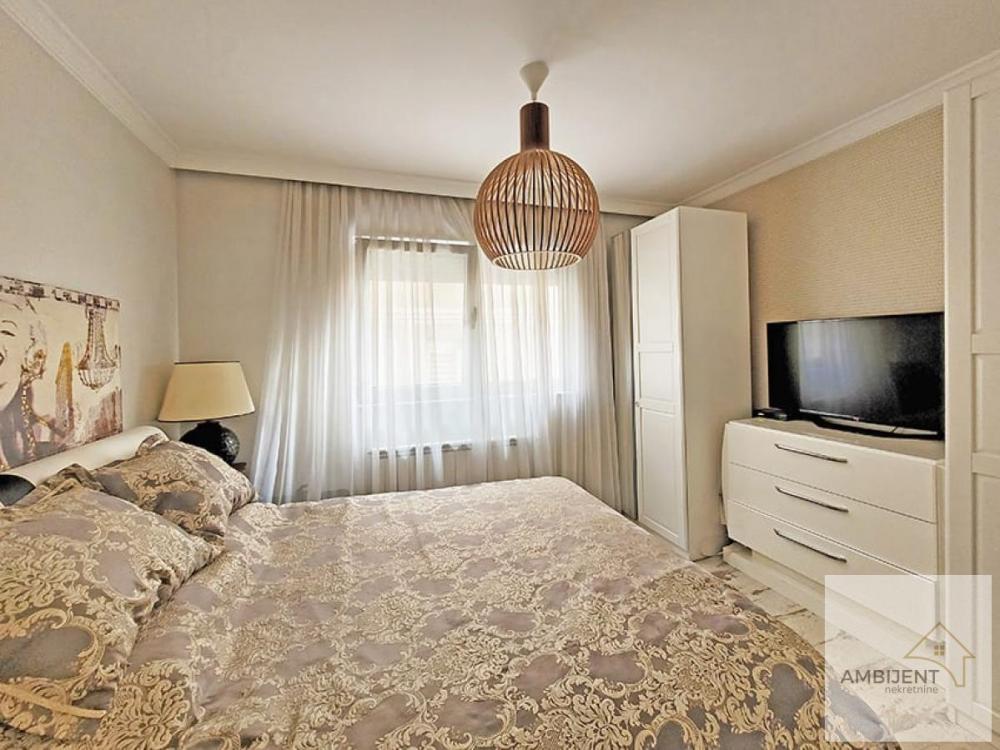 Stan na prodaju u Beogradu, Banjica, trosoban, 90m2, cena 319000 evra
