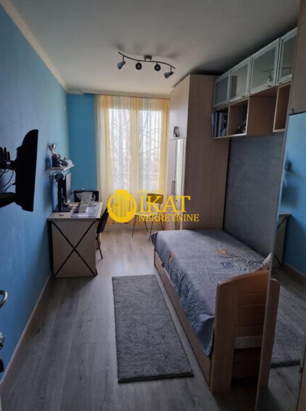 Stan na prodaju u Beogradu, Banovo brdo, trosoban, 74m2, cena 300000 evra