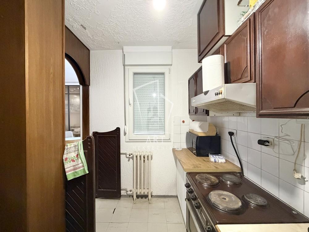 Stan na prodaju u Beogradu, Novi Beograd, dvoiposoban, 72m2, cena 250000 evra