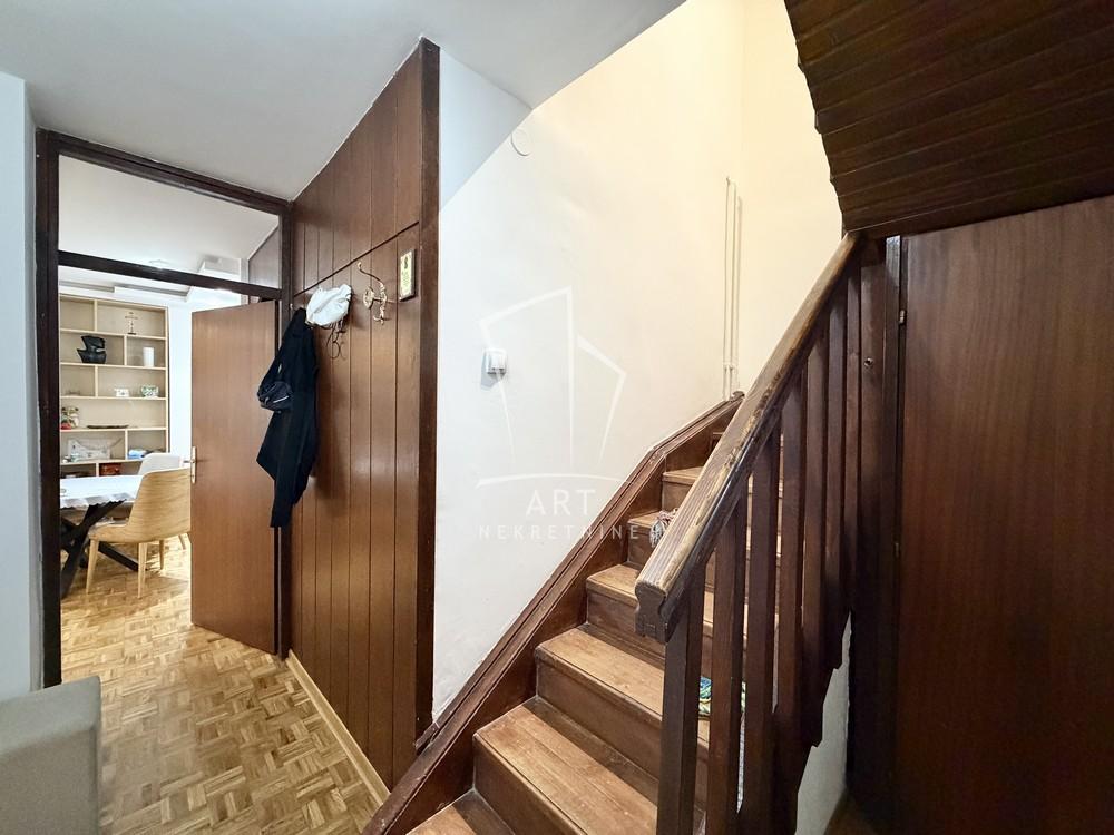 Stan na prodaju u Beogradu, Novi Beograd, dvoiposoban, 72m2, cena 250000 evra