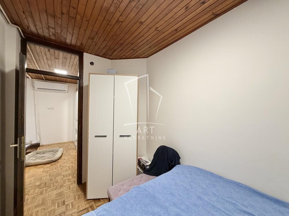 Stan na prodaju u Beogradu, Novi Beograd, dvoiposoban, 72m2, cena 250000 evra