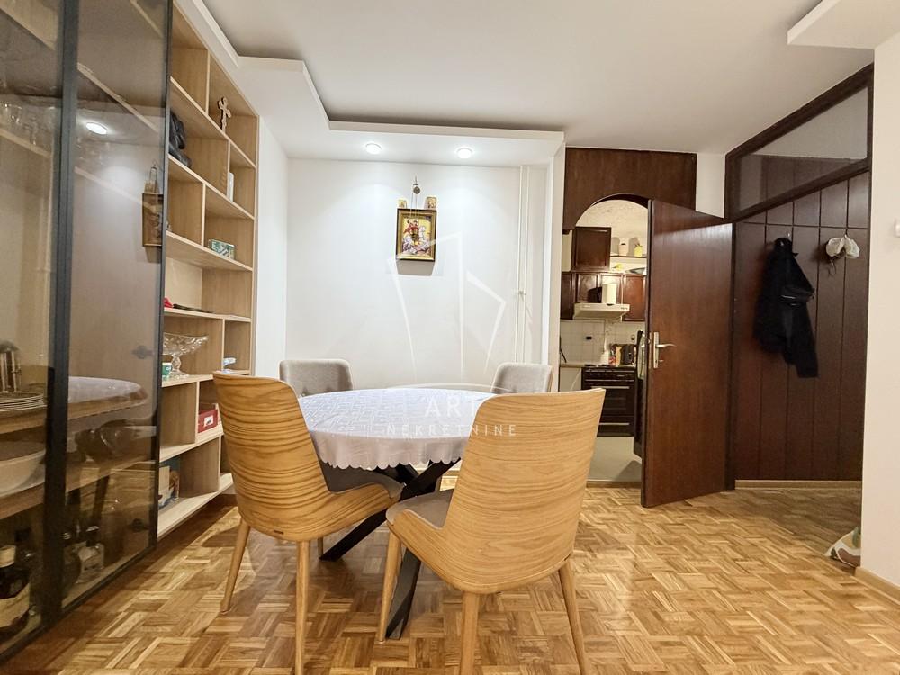 Stan na prodaju u Beogradu, Novi Beograd, dvoiposoban, 72m2, cena 250000 evra