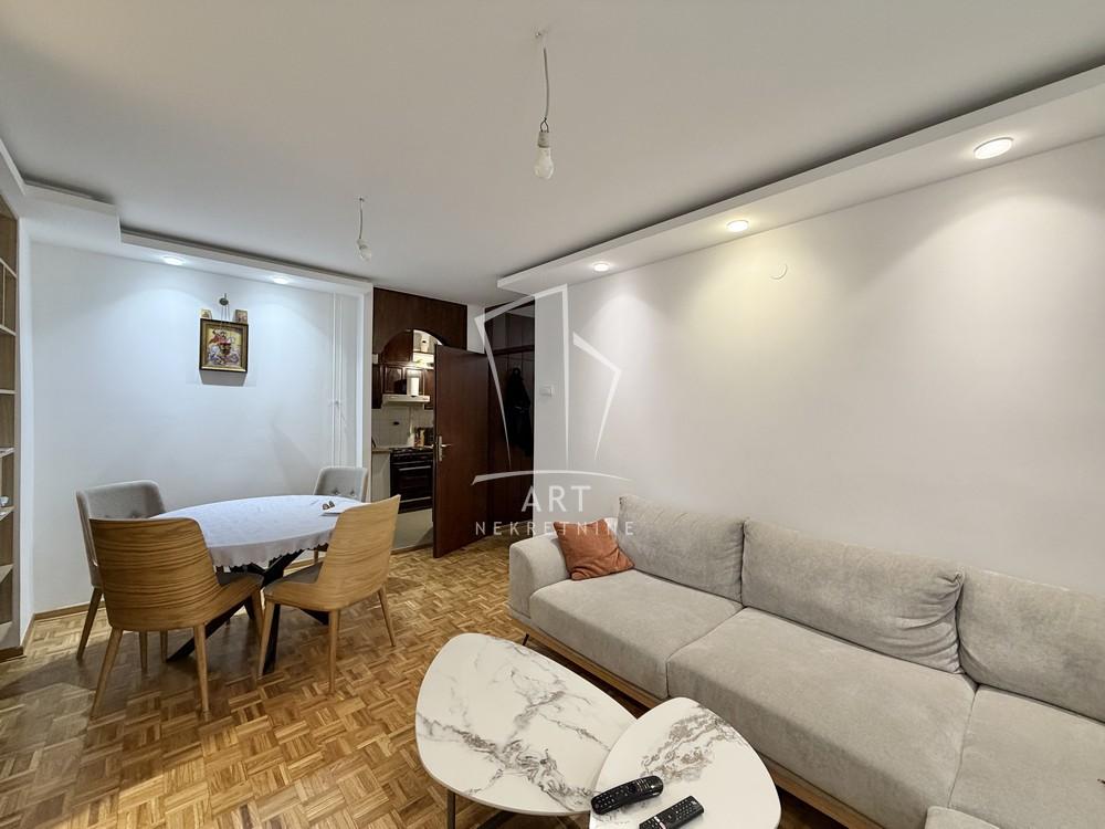 Stan na prodaju u Beogradu, Novi Beograd, dvoiposoban, 72m2, cena 250000 evra