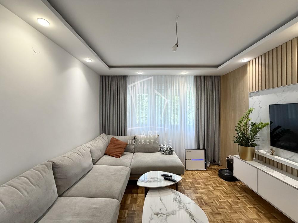 Stan na prodaju u Beogradu, Novi Beograd, dvoiposoban, 72m2, cena 250000 evra