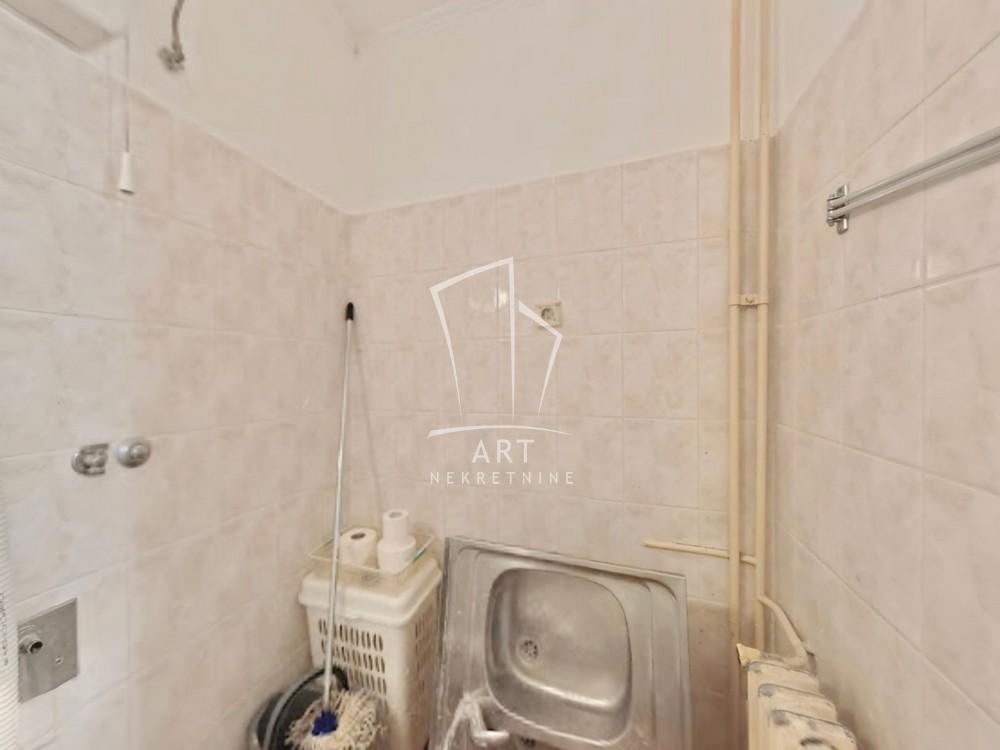 Stan na prodaju u Beogradu, Novi Beograd blok 63, dvosoban, 51m2, cena 175000 evra