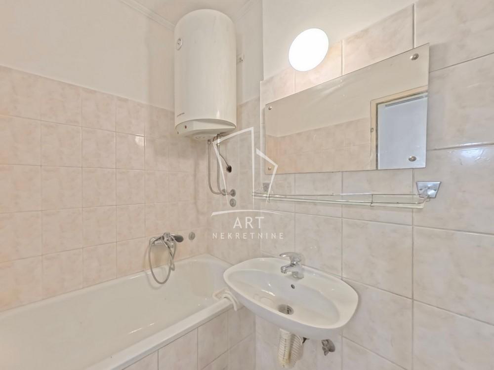 Stan na prodaju u Beogradu, Novi Beograd blok 63, dvosoban, 51m2, cena 175000 evra