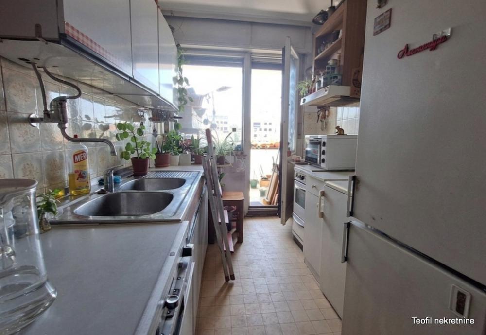 Stan na prodaju u Beogradu, Južni bulevar, dvoiposoban, 78m2, cena 250000 evra