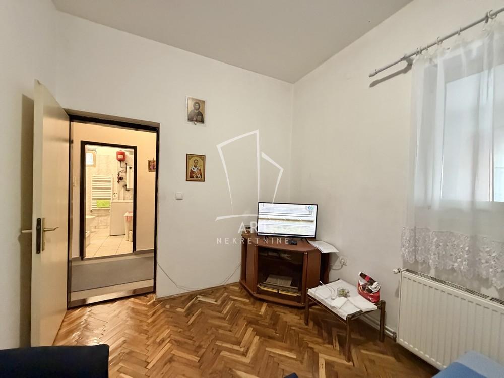 Stan na prodaju u Beogradu, Bogoslovija, trosoban, 42m2, cena 120000 evra