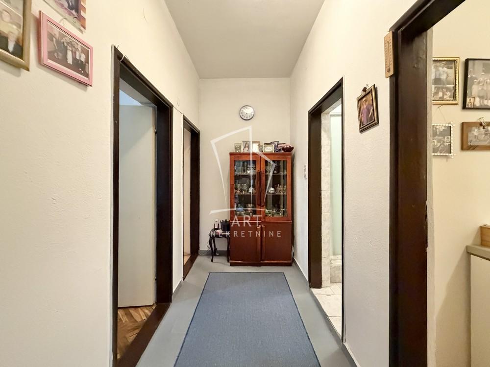 Stan na prodaju u Beogradu, Bogoslovija, trosoban, 42m2, cena 120000 evra