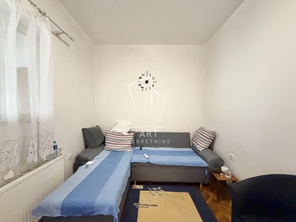 Stan na prodaju u Beogradu, Bogoslovija, trosoban, 42m2, cena 120000 evra