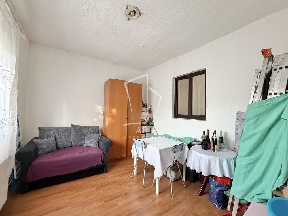 Stan na prodaju u Beogradu, Bogoslovija, trosoban, 42m2, cena 120000 evra