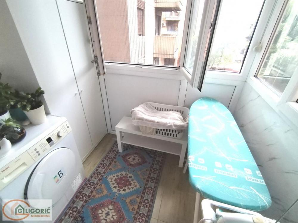 Stan na prodaju u Beogradu, Vukov spomenik, jednoiposoban, 42m2, cena 180000 evra