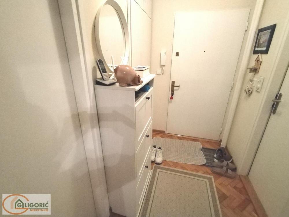 Stan na prodaju u Beogradu, Vukov spomenik, jednoiposoban, 42m2, cena 180000 evra