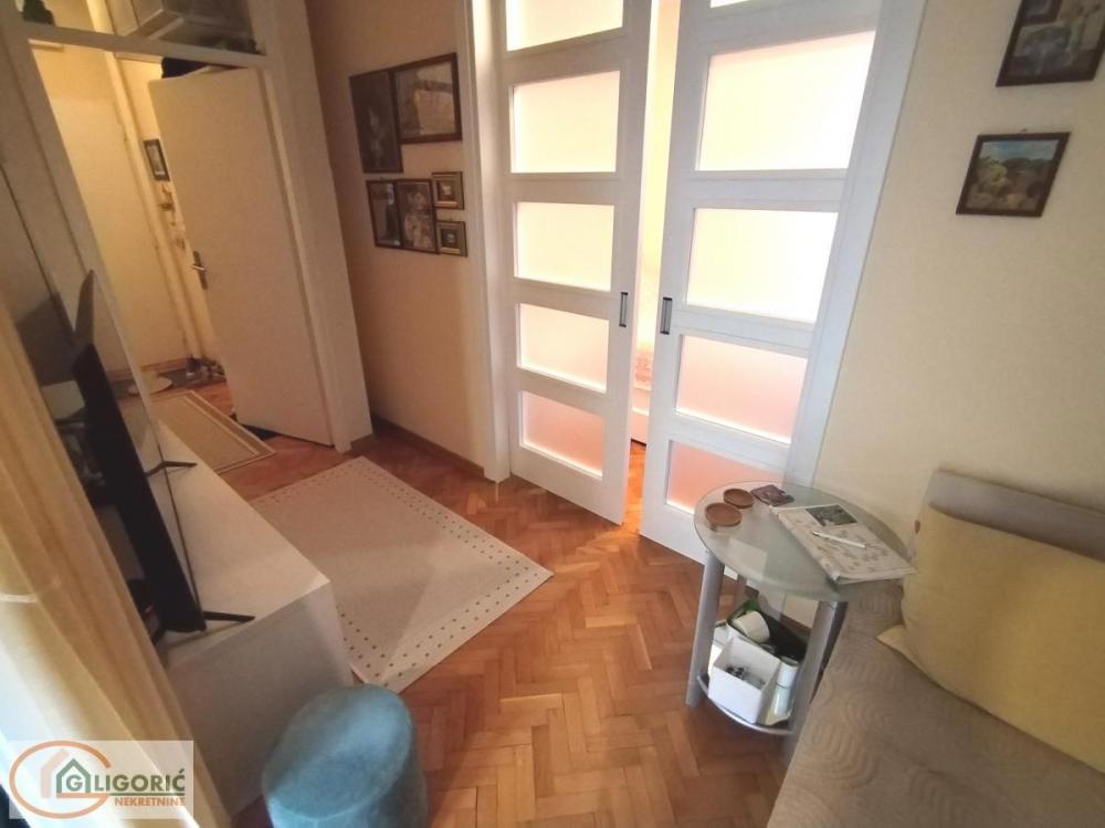 Stan na prodaju u Beogradu, Vukov spomenik, jednoiposoban, 42m2, cena 180000 evra