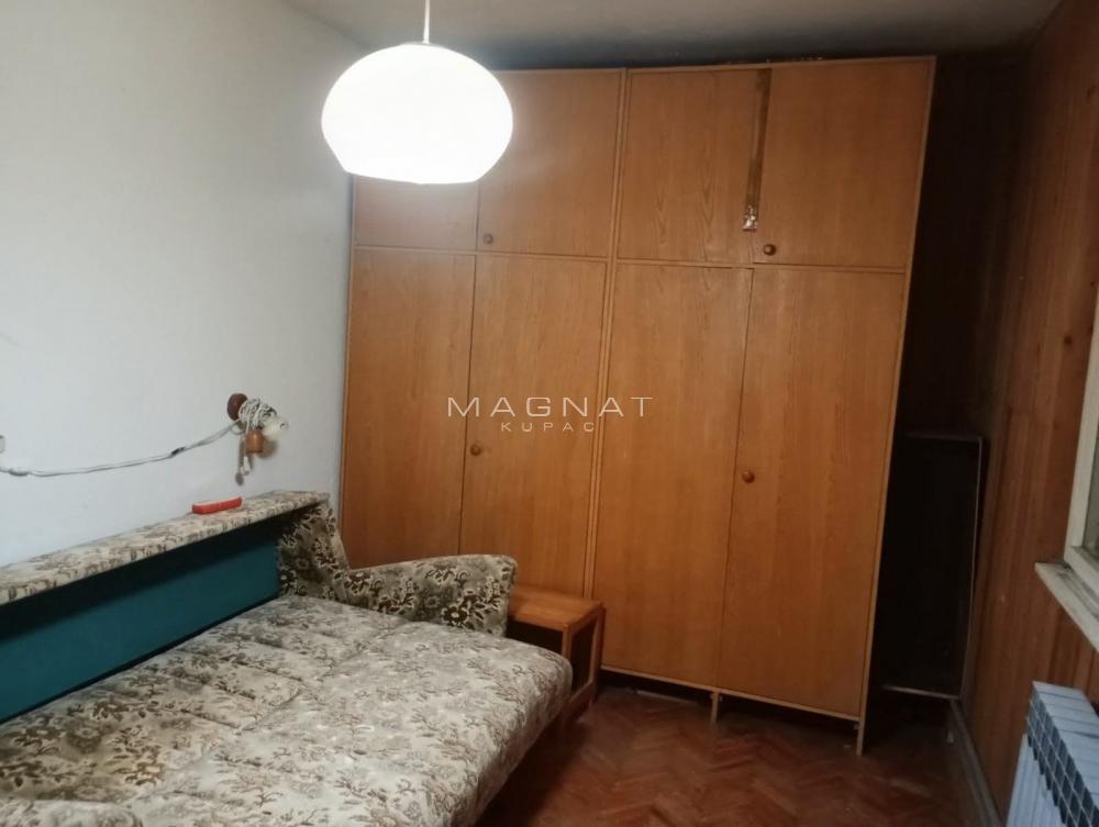 Stan na prodaju u Beogradu, Karaburma, trosoban, 72m2, cena 150000 evra