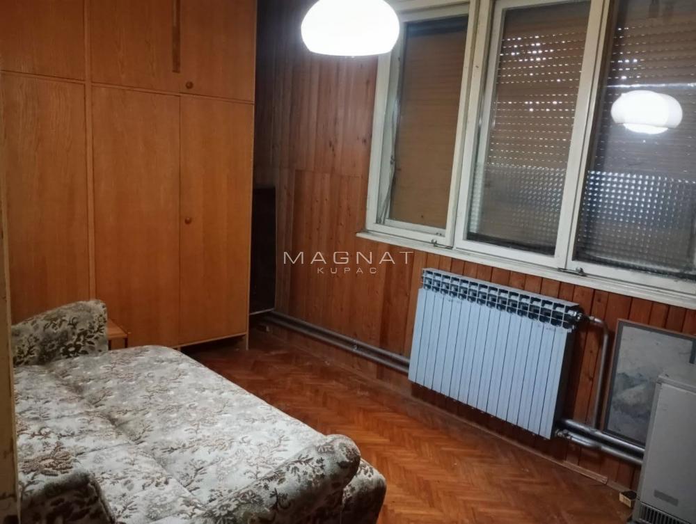 Stan na prodaju u Beogradu, Karaburma, trosoban, 72m2, cena 150000 evra