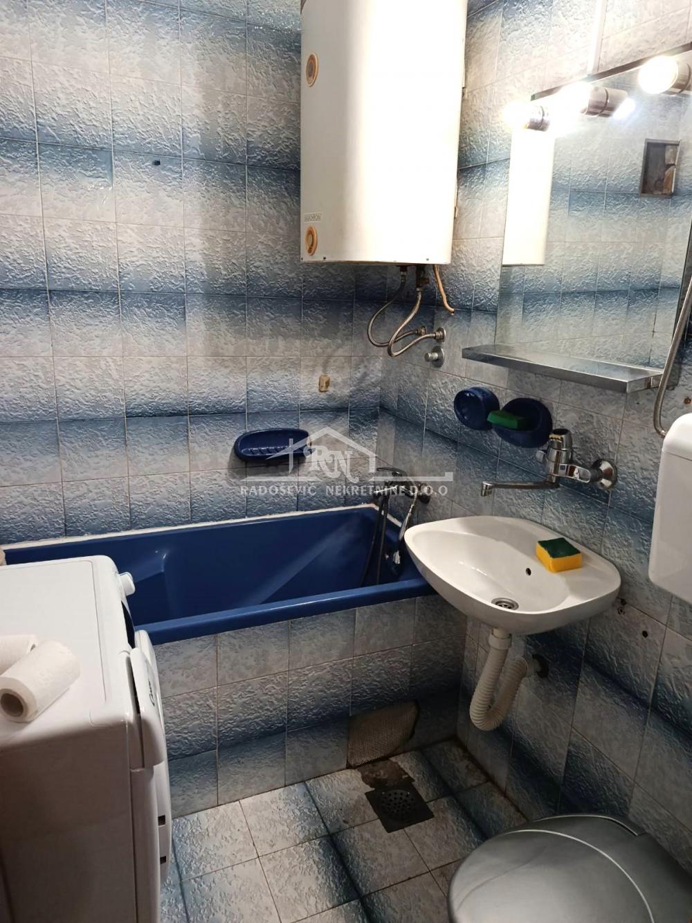 Stan na prodaju u Beogradu, Petlovo brdo, dvosoban, 68m2, cena 115000 evra
