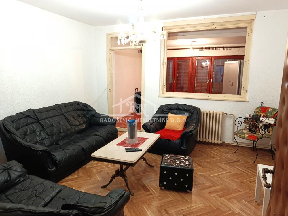 Stan na prodaju u Beogradu, Petlovo brdo, dvosoban, 68m2, cena 115000 evra