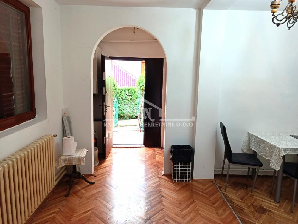 Stan na prodaju u Beogradu, Petlovo brdo, dvosoban, 68m2, cena 115000 evra