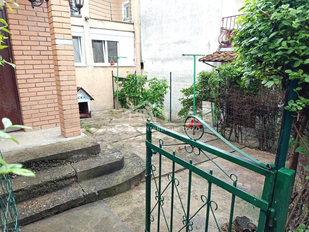 Stan na prodaju u Beogradu, Petlovo brdo, dvosoban, 68m2, cena 115000 evra