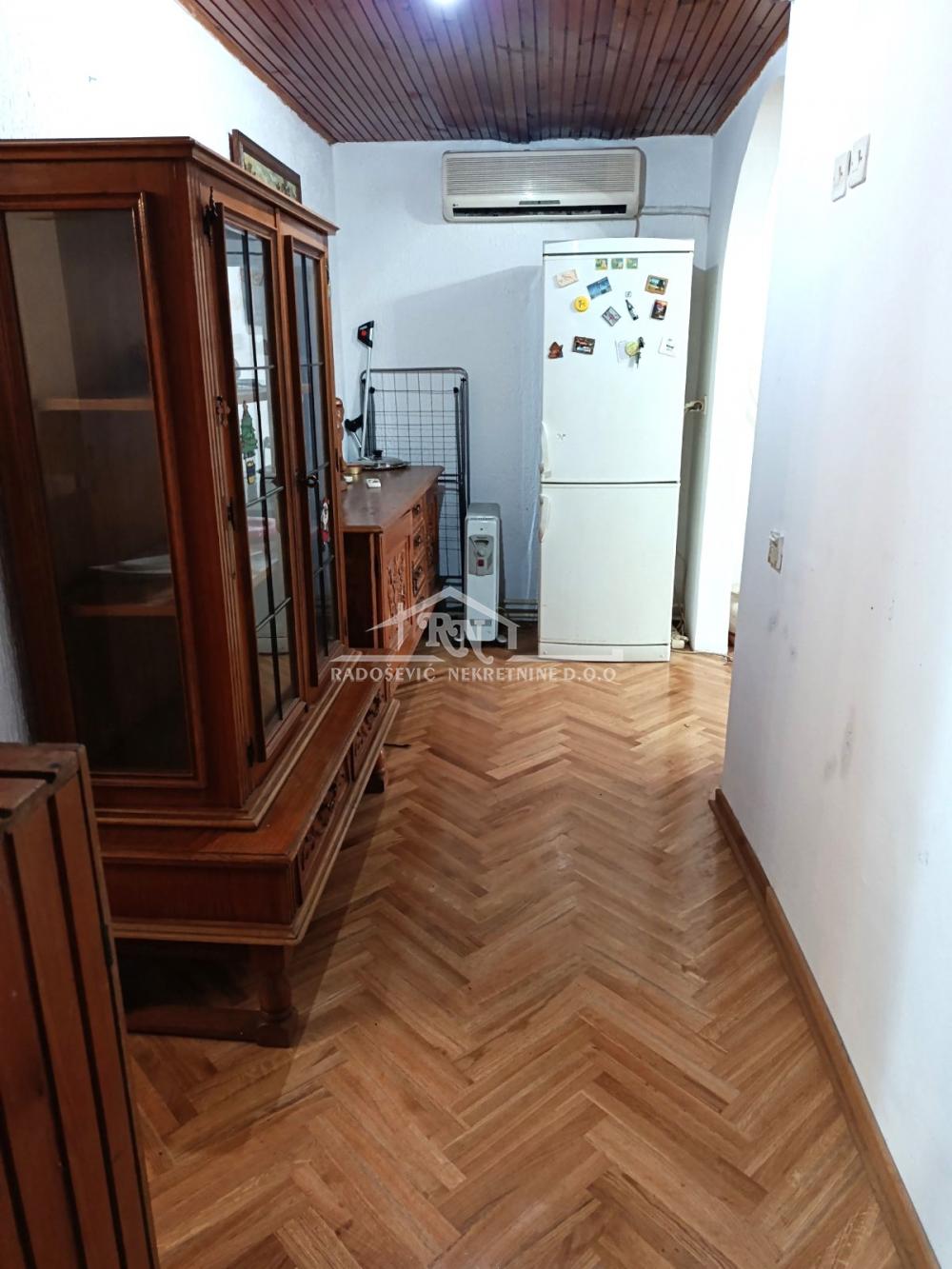 Stan na prodaju u Beogradu, Petlovo brdo, dvosoban, 68m2, cena 115000 evra