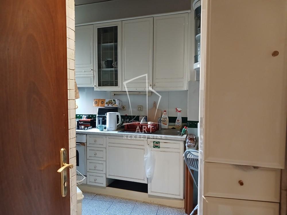 Stan na prodaju u Beogradu, Vračar, trosoban, 74m2, cena 385000 evra