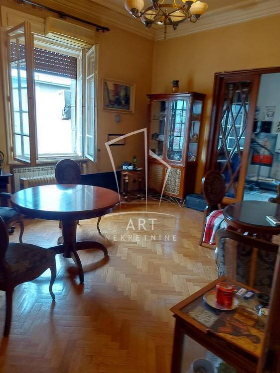 Stan na prodaju u Beogradu, Vračar, trosoban, 74m2, cena 385000 evra