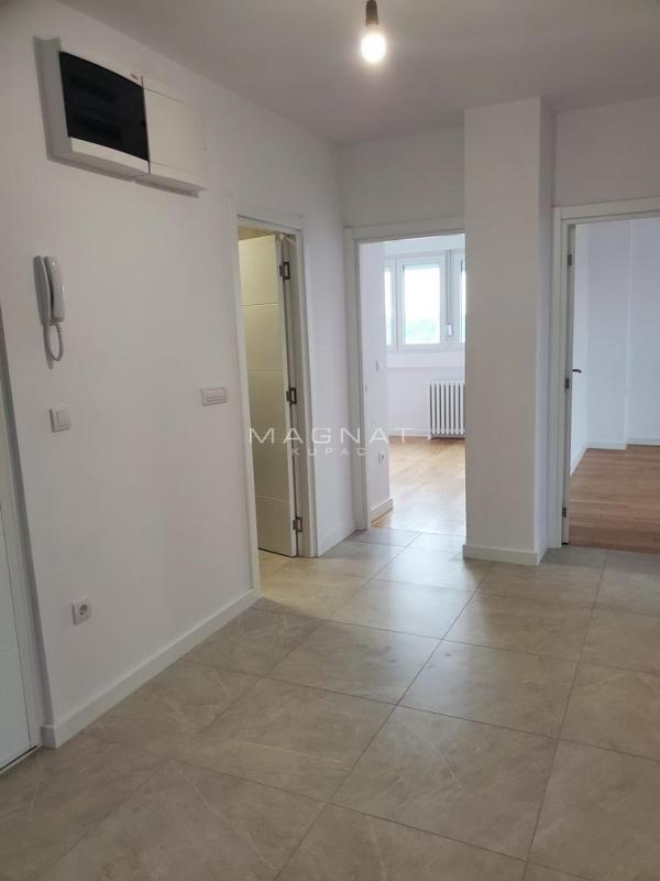 Stan na prodaju u Beogradu, Novi Beograd, cetvorosoban, 95m2, cena 310000 evra