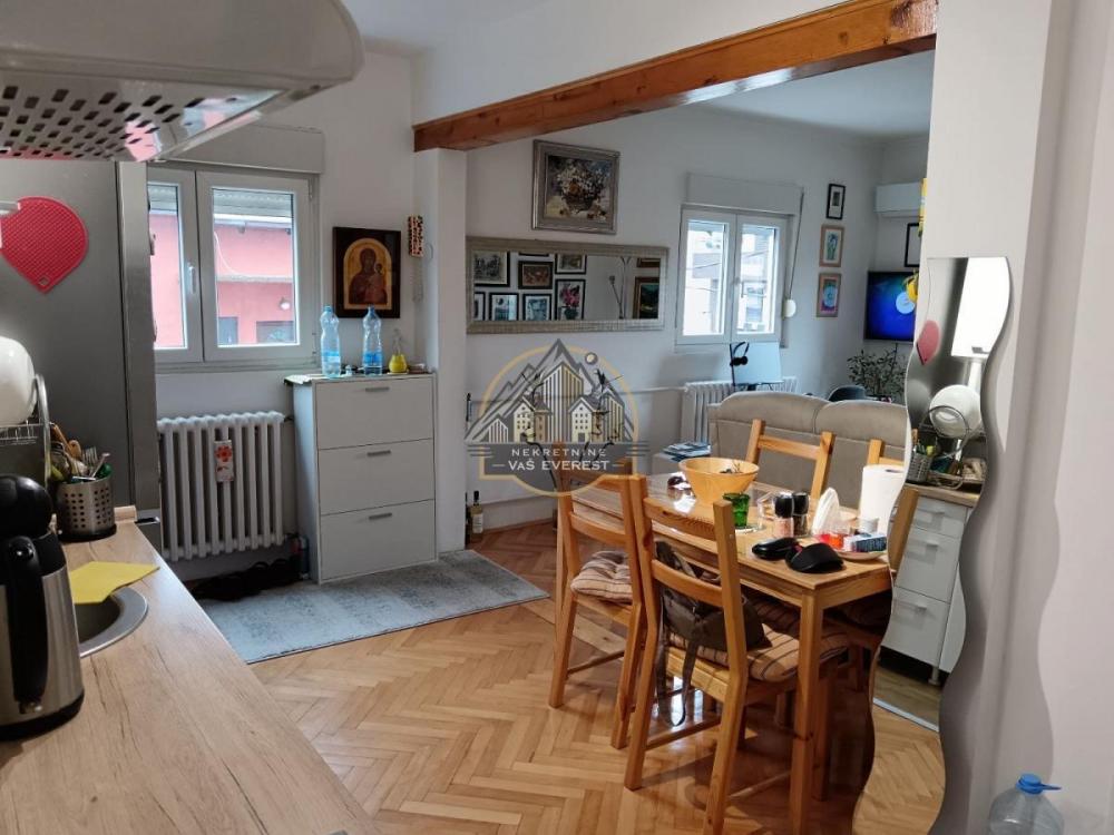 Stan na prodaju u Beogradu, Cvetkova pijaca, trosoban, 52m2, cena 180000 evra