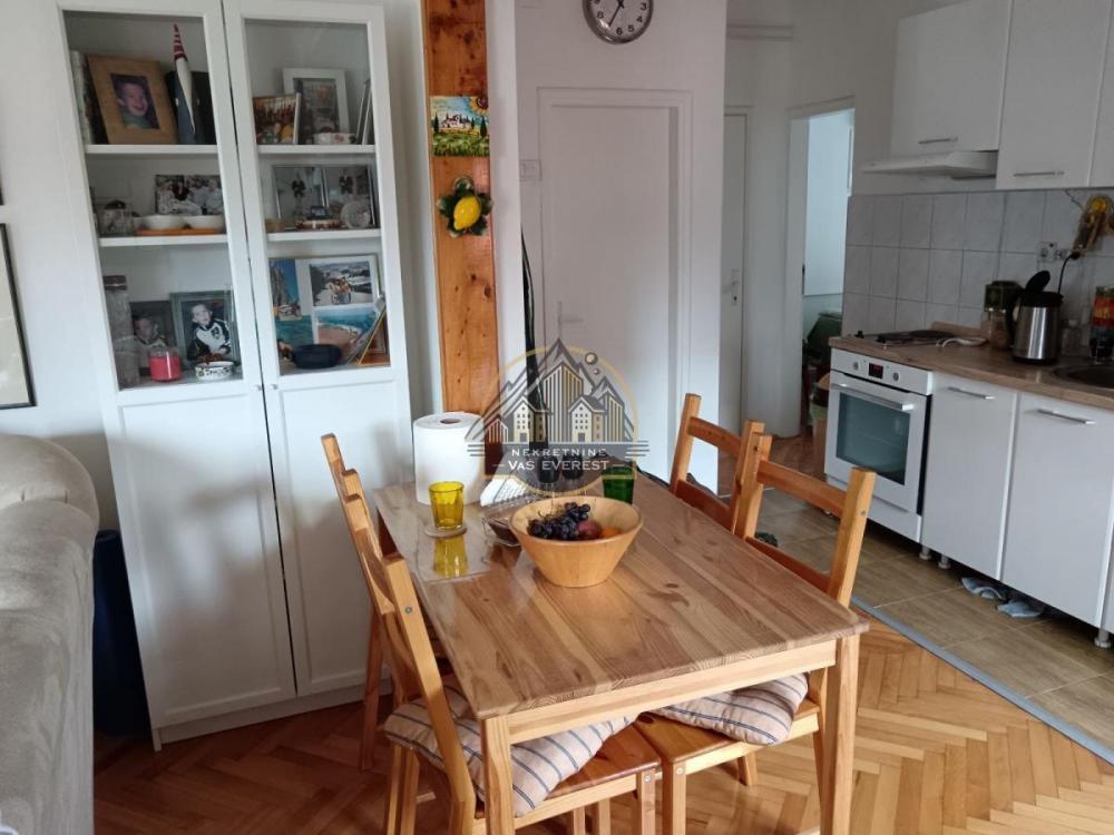 Stan na prodaju u Beogradu, Cvetkova pijaca, trosoban, 52m2, cena 180000 evra