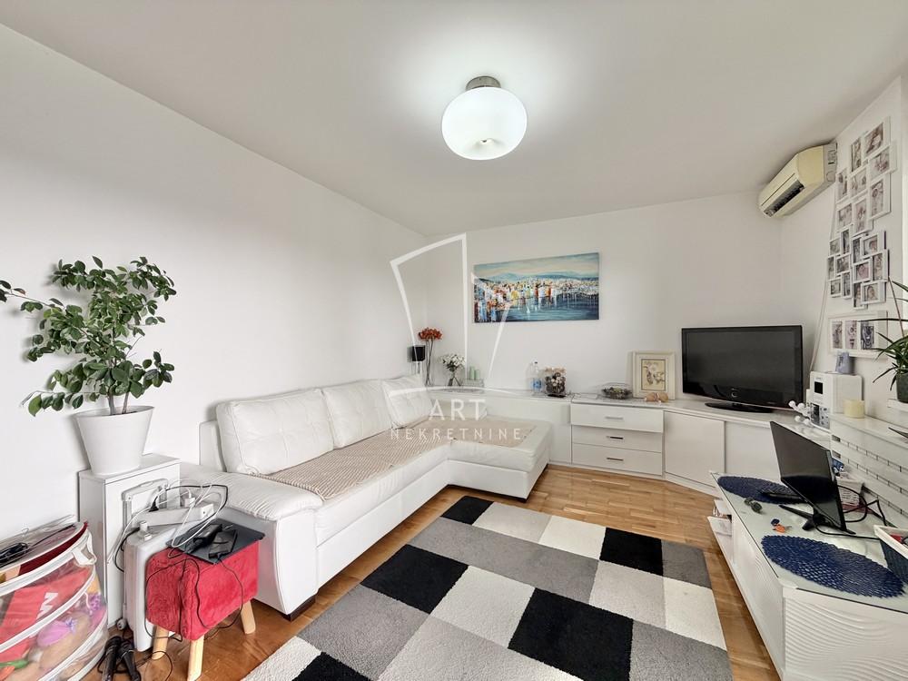 Stan na prodaju u Beogradu, Čukarica, dvosoban, 49m2, cena 153000 evra