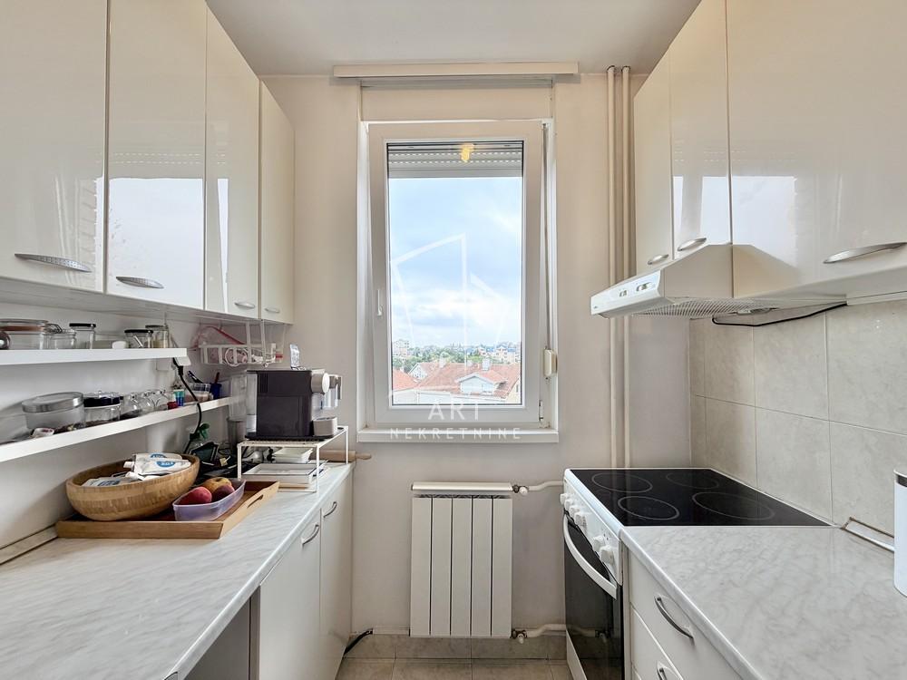 Stan na prodaju u Beogradu, Čukarica, dvosoban, 49m2, cena 153000 evra
