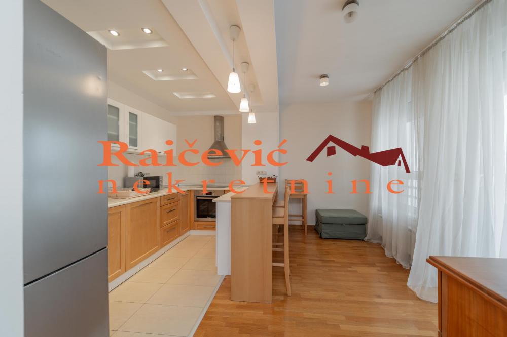 Stan na prodaju u Beogradu, Novi Beograd blok 67A (Belvile), trosoban, 106m2, cena 399000 evra