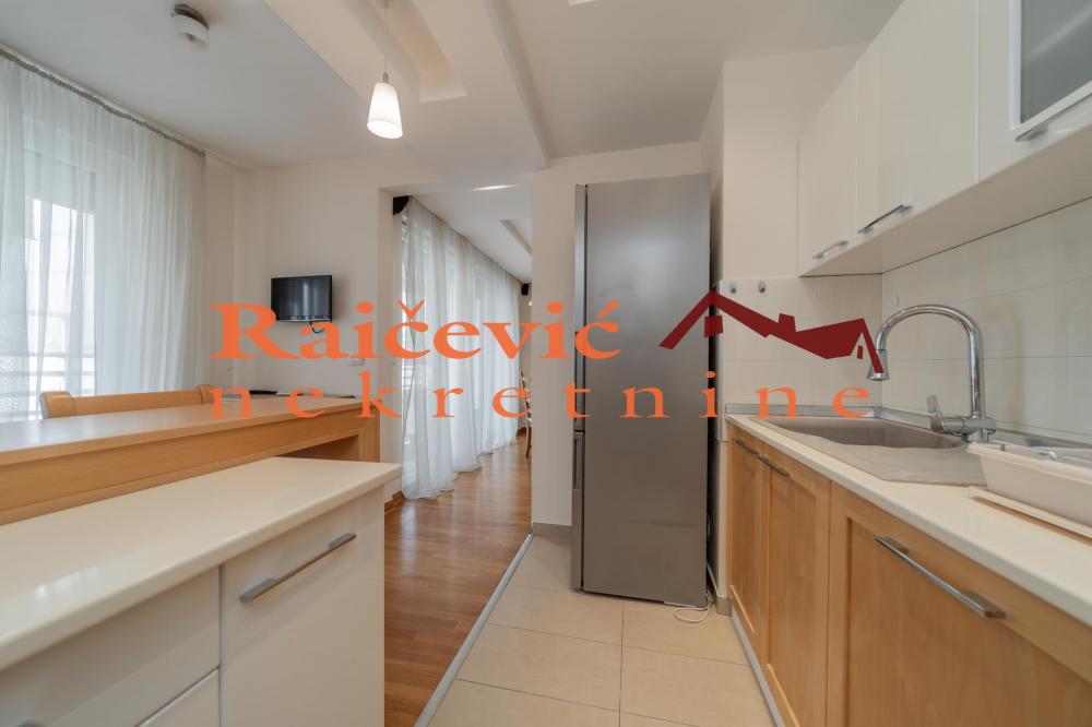Stan na prodaju u Beogradu, Novi Beograd blok 67A (Belvile), trosoban, 106m2, cena 399000 evra