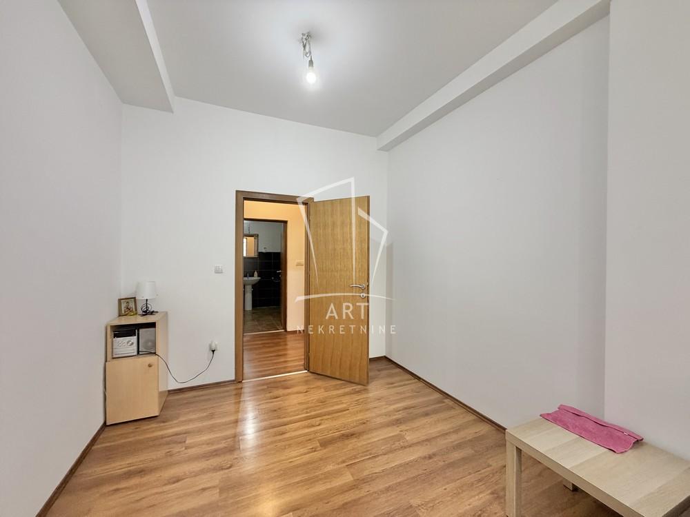 Stan na prodaju u Beogradu, Dušanovac, dvosoban, 103m2, cena 206000 evra