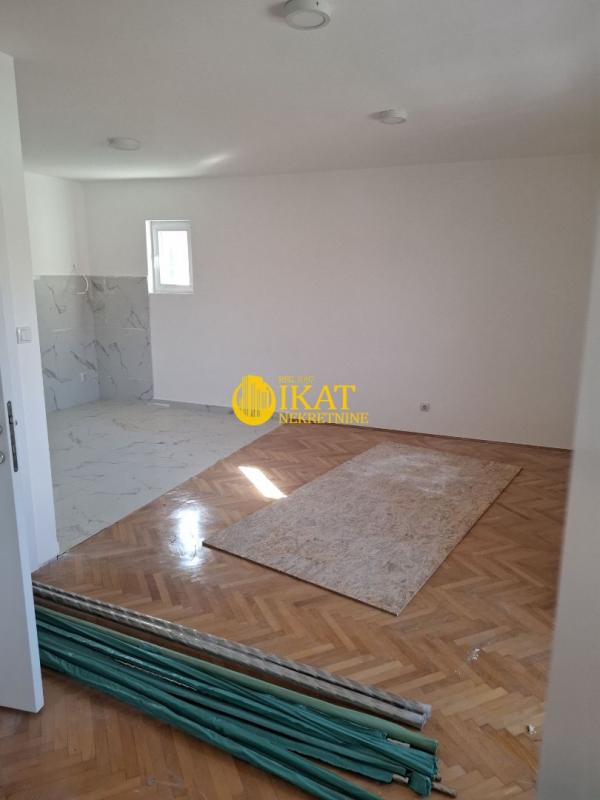 Stan na prodaju u Beogradu, Kaluđerica, trosoban, 103m2, cena 158808 evra