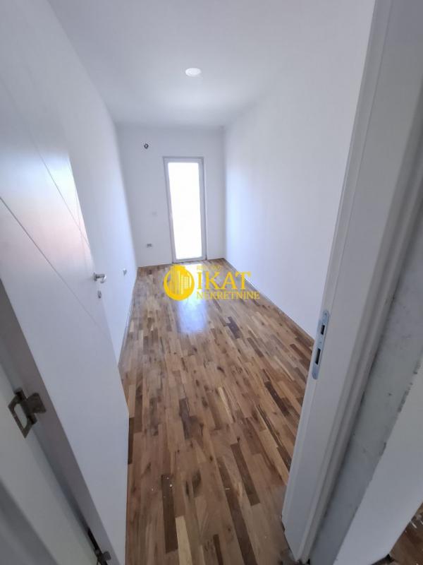 Stan na prodaju u Beogradu, Kaluđerica, trosoban, 61m2, cena 118200 evra