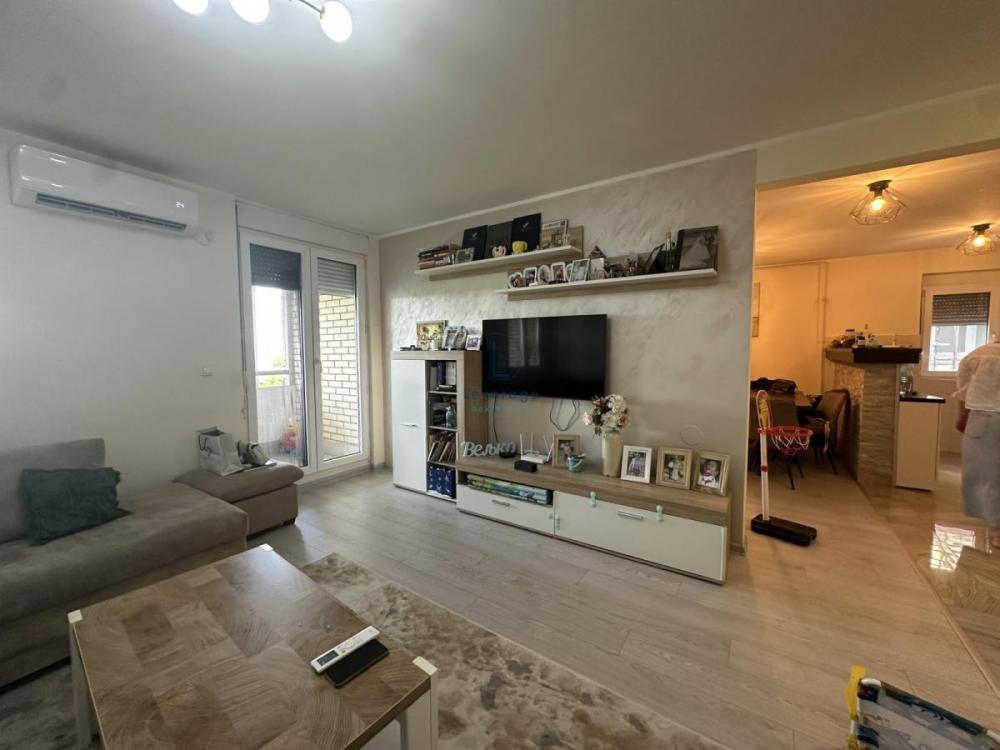 Stan na prodaju u Beogradu, Bežanijska kosa, dvosoban, 69m2, cena 248000 evra
