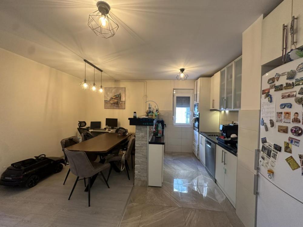 Stan na prodaju u Beogradu, Bežanijska kosa, dvosoban, 69m2, cena 248000 evra