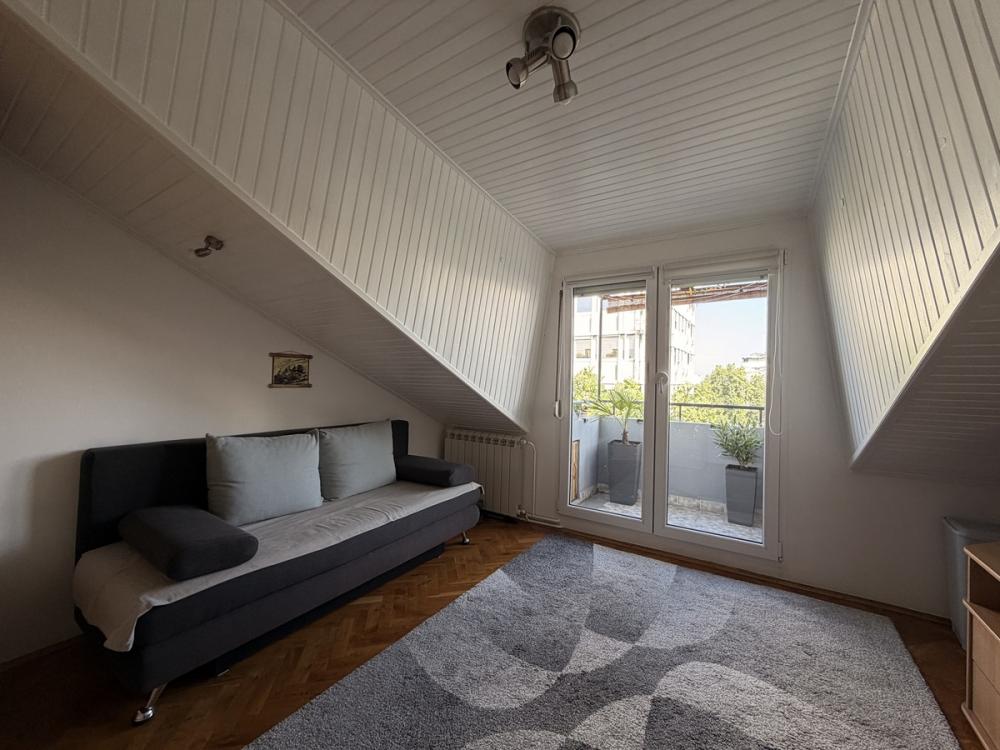 Stan na prodaju u Beogradu, Novi Beograd blok 34 (Studentski grad), trosoban, 68m2, cena 250000 evra