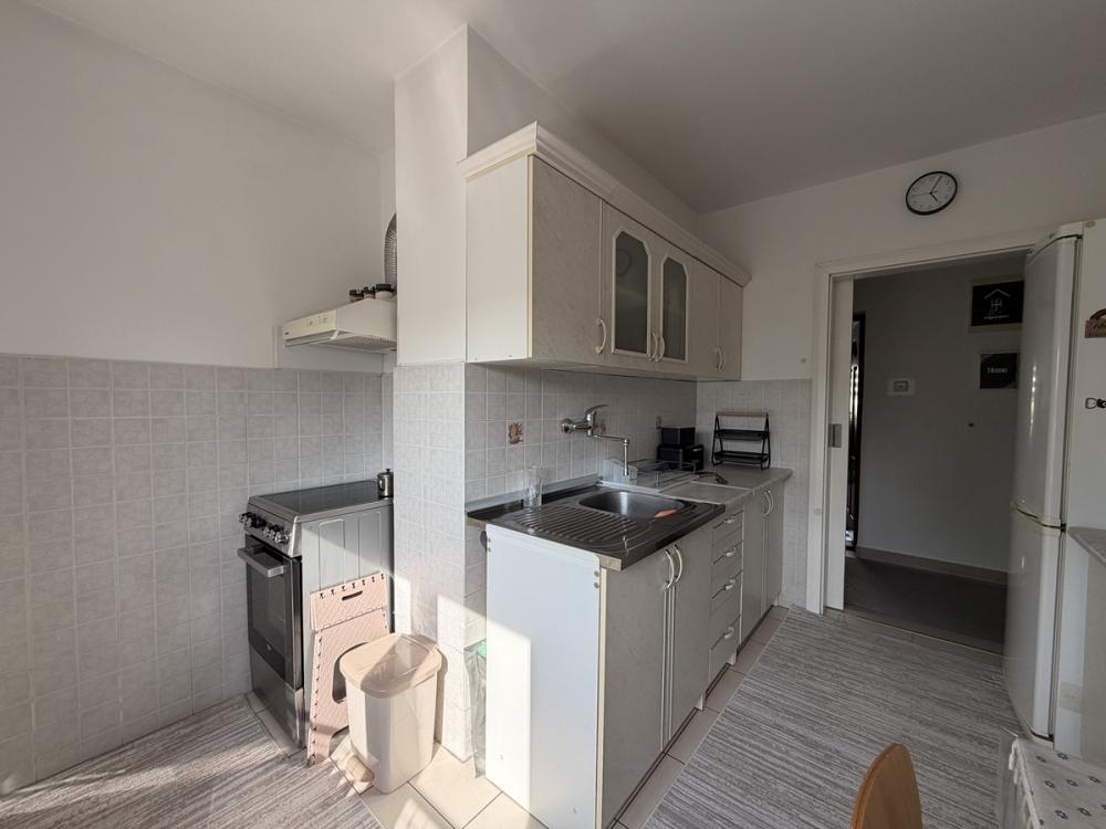 Stan na prodaju u Beogradu, Novi Beograd blok 34 (Studentski grad), trosoban, 68m2, cena 250000 evra