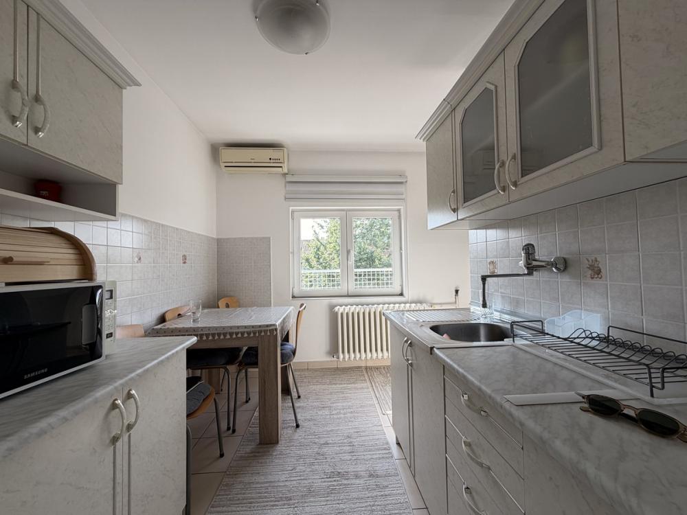 Stan na prodaju u Beogradu, Novi Beograd blok 34 (Studentski grad), trosoban, 68m2, cena 250000 evra