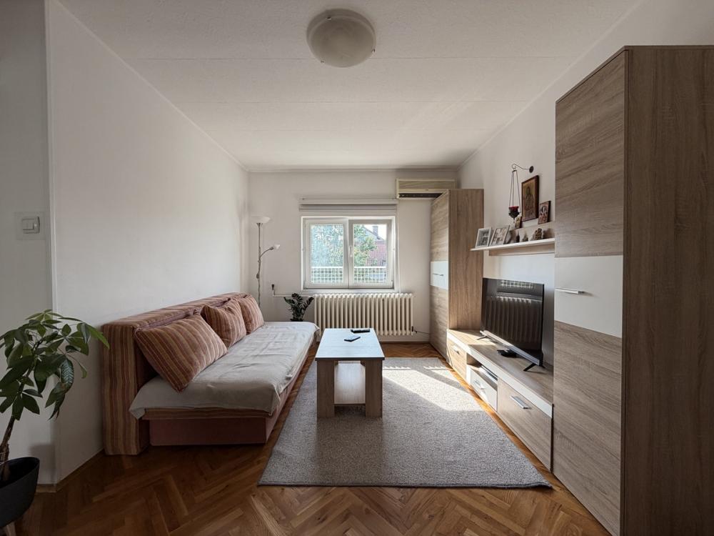 Stan na prodaju u Beogradu, Novi Beograd blok 34 (Studentski grad), trosoban, 68m2, cena 250000 evra