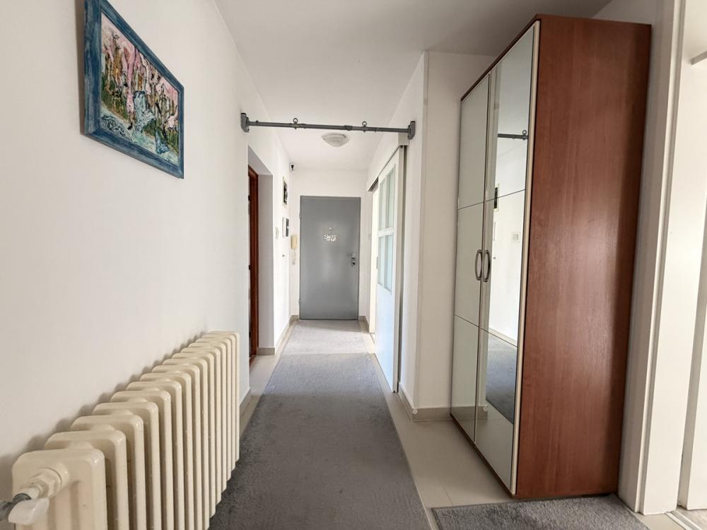 Stan na prodaju u Beogradu, Novi Beograd blok 34 (Studentski grad), trosoban, 68m2, cena 250000 evra